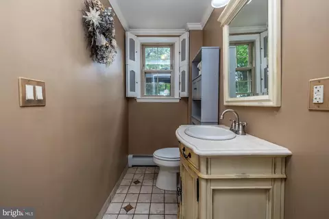 Bath - 308 Parham Rd, Springfield, PA 19064 photo 1 of 3
