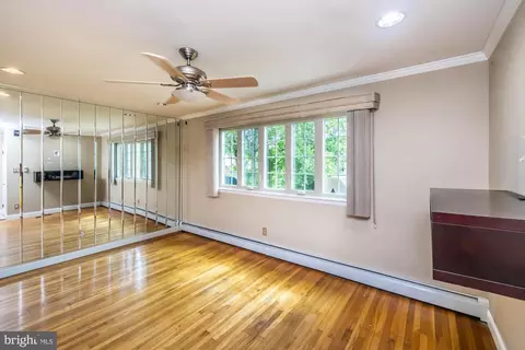 Living - 308 Parham Rd, Springfield, PA 19064 photo 7 of 9