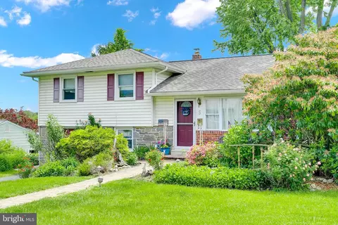 5 Dorset Dr, Broomall, PA 19008