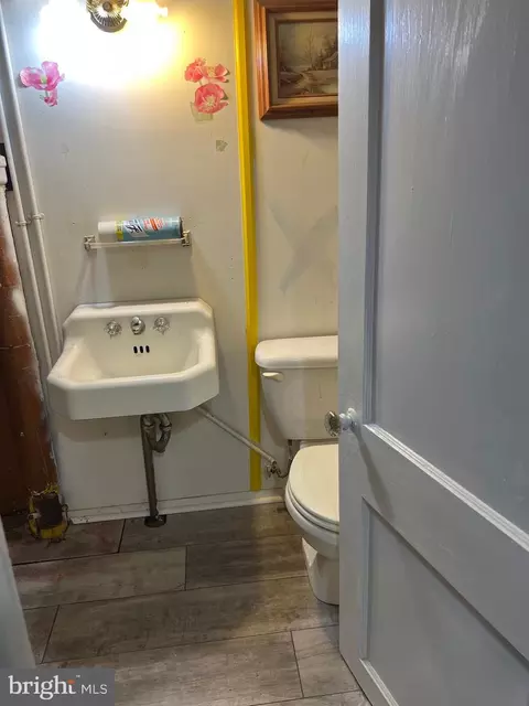 Bath - 363 Sherbrook Blvd, Darby, PA 19082 photo 5 of 5