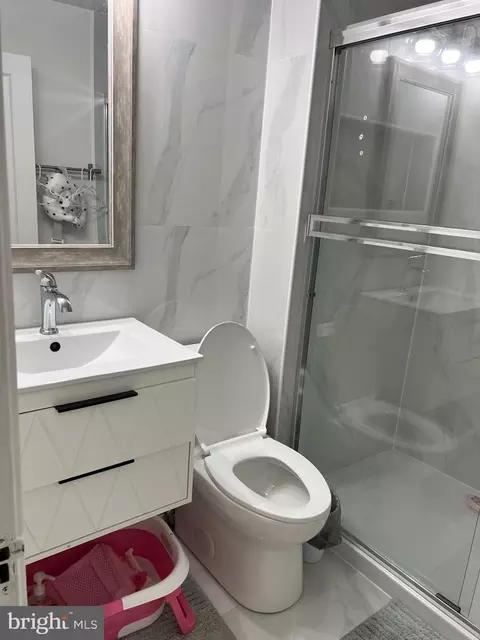 Bath - 363 Sherbrook Blvd, Darby, PA 19082 photo 2 of 5