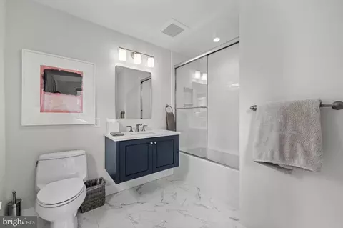Bath - 427 E Lancaster Ave #1101, Wayne, PA 19087 photo 1 of 3