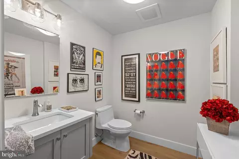Bath - 427 E Lancaster Ave #1101, Wayne, PA 19087 photo 3 of 3