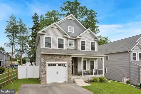 17 Oakland Rd, Broomall, PA 19008
