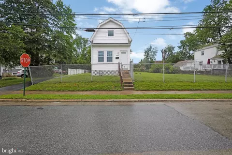 1177 Broad St, Collingdale, PA 19023