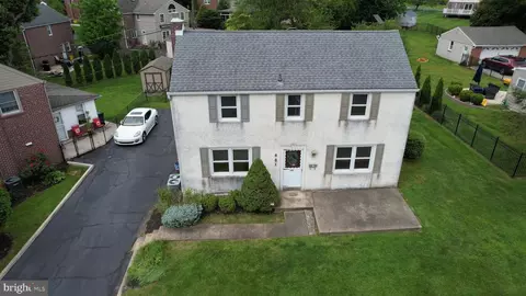 681 Dutton Cir, Springfield, PA 19064 photo 3