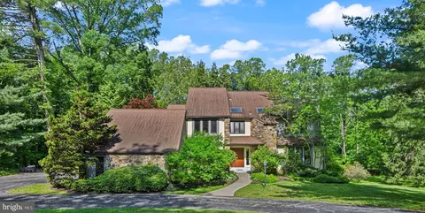6 Chestnut Ln, Rose Valley, PA 19063