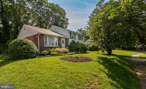 325 Rittenhouse Cir, Havertown, PA 19083