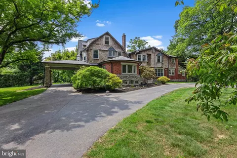Exterior - 234 E Beechtree Ln, Wayne, PA 19087 photo 3 of 7