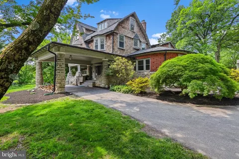 Exterior - 234 E Beechtree Ln, Wayne, PA 19087 photo 4 of 7
