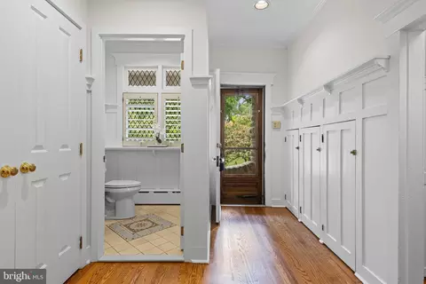 Entry Way - 234 E Beechtree Ln, Wayne, PA 19087 photo 7 of 8