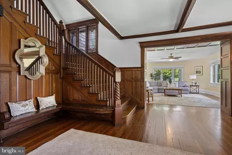 Entry Way - 234 E Beechtree Ln, Wayne, PA 19087 photo 4 of 8