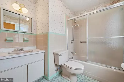 Bath - 167 Eldon Ave, Lansdowne, PA 19050 photo 2 of 2