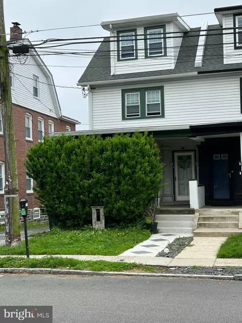 2718 E County Line Rd, Ardmore, PA 19003