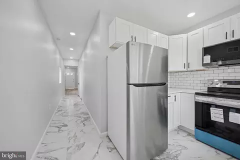Entry Way - 4210 W 7th St, Marcus Hook, PA 19061 photo 3 of 7