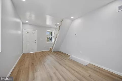 Entry Way - 4210 W 7th St, Marcus Hook, PA 19061 photo 1 of 7