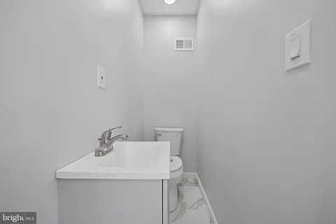 Entry Way - 4210 W 7th St, Marcus Hook, PA 19061 photo 4 of 7