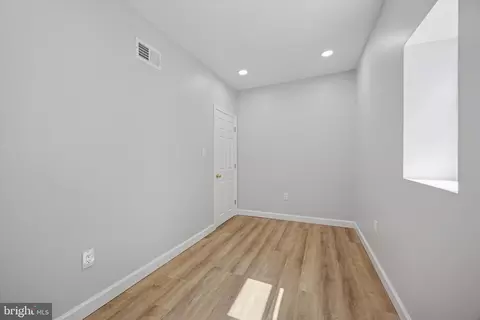 Entry Way - 4210 W 7th St, Marcus Hook, PA 19061 photo 5 of 7