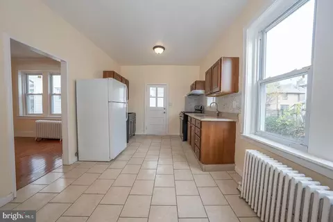 Entry Way - 17 Elm Ave, Upper Darby, PA 19082 photo 2 of 5
