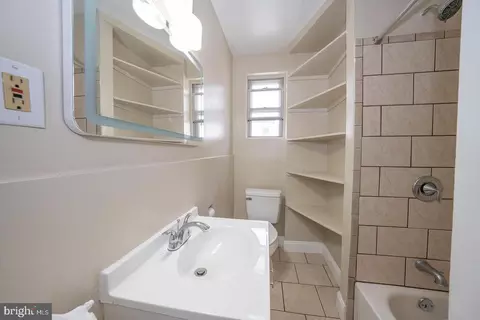 Bath - 17 Elm Ave, Upper Darby, PA 19082 photo 1 of 3
