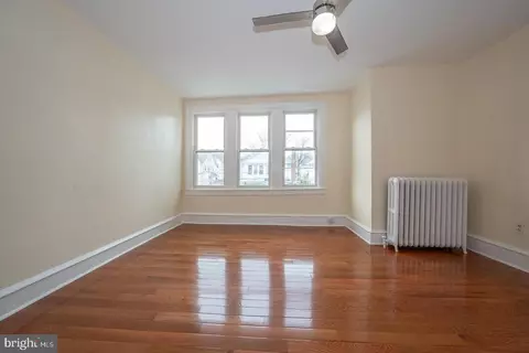 Living - 17 Elm Ave, Upper Darby, PA 19082 photo 7 of 9