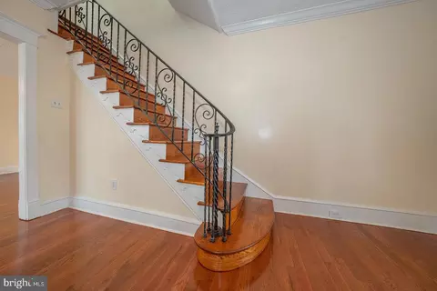 Entry Way - 17 Elm Ave, Upper Darby, PA 19082 photo 3 of 5