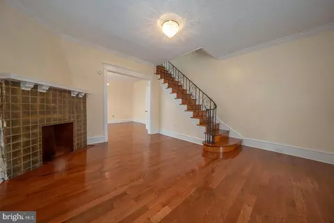 Living - 17 Elm Ave, Upper Darby, PA 19082 photo 4 of 9