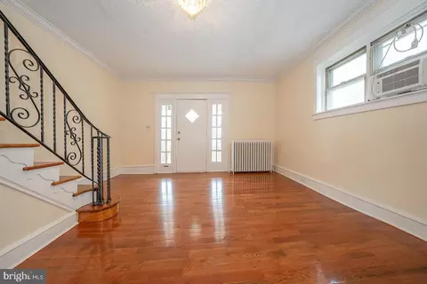 Living - 17 Elm Ave, Upper Darby, PA 19082 photo 2 of 9
