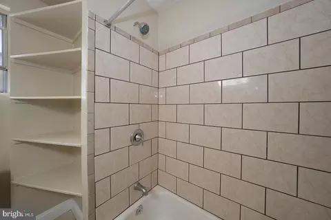 Bath - 17 Elm Ave, Upper Darby, PA 19082 photo 3 of 3
