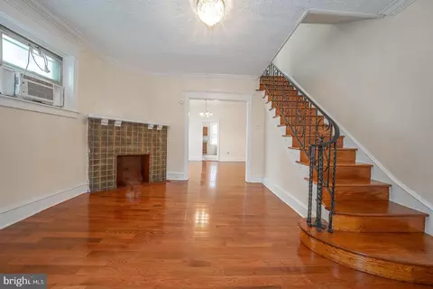 17 Elm Ave, Upper Darby, PA 19082
