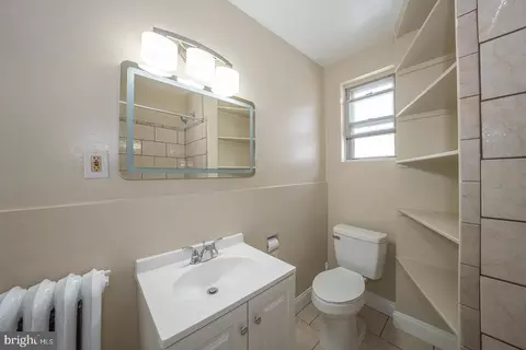 Bath - 17 Elm Ave, Upper Darby, PA 19082 photo 2 of 3