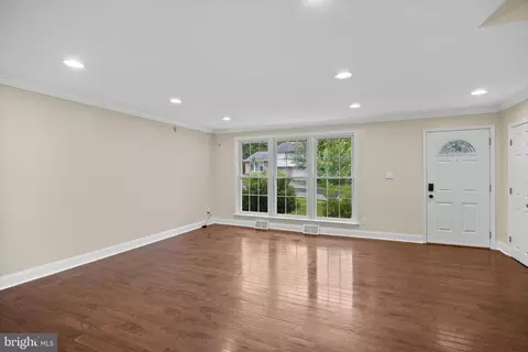 Living - 28 Eldon Ave, Lansdowne, PA 19050 photo 2 of 4