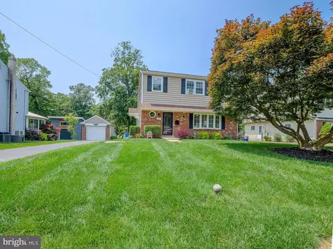 840 Lamp Post Ln, Aston, PA 19014
