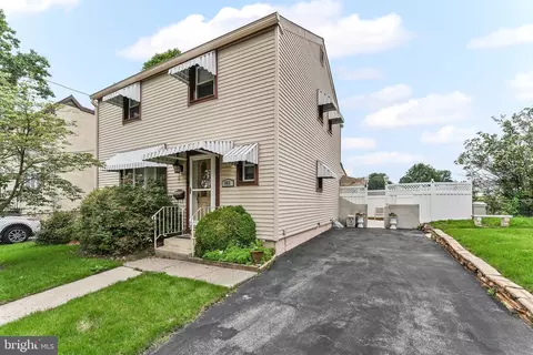 862 Lot Penn St, Bryn Mawr, PA 19010