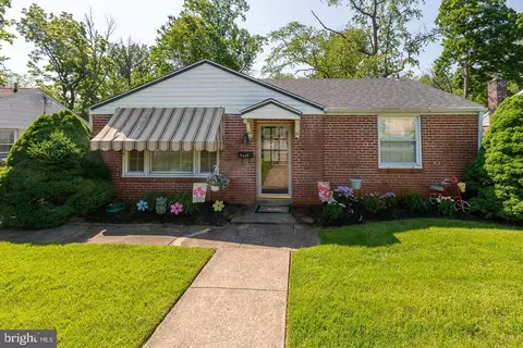 5234 Arrowhead Ln, Drexel Hill, PA 19026