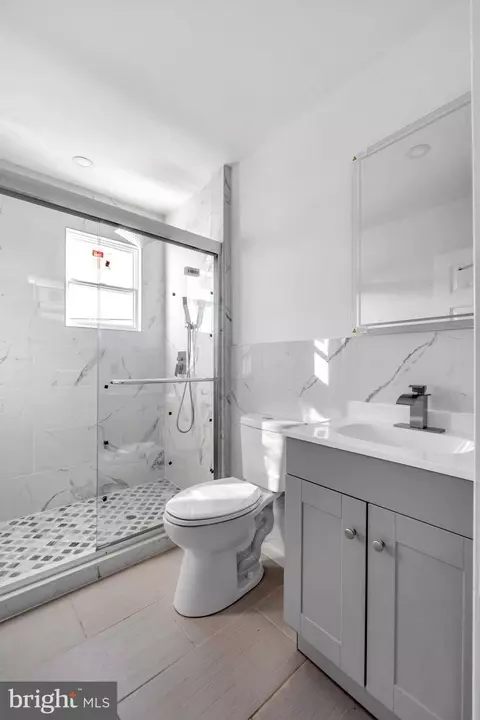 Bath - 7100 Emerson Ave, Upper Darby, PA 19082 photo 4 of 5
