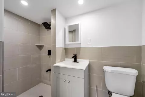 Bath - 7100 Emerson Ave, Upper Darby, PA 19082 photo 2 of 5