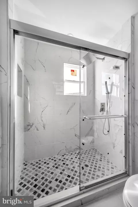Bath - 7100 Emerson Ave, Upper Darby, PA 19082 photo 3 of 5