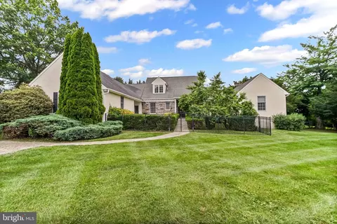 384 Lenni Rd, Chester Heights, PA 19017