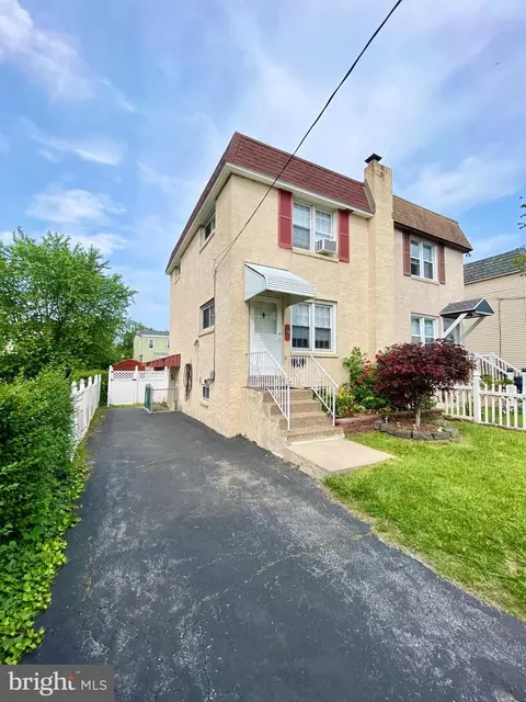 18 E Oak Ln, Glenolden, PA 19036