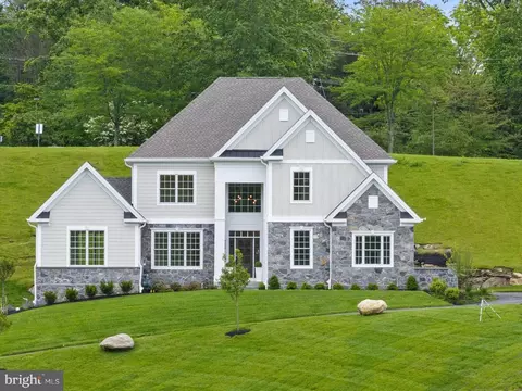 209 Bellflower Ln, Newtown Square, PA 19073