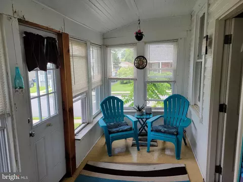 Exterior - 1565 Beale St #101, Marcus Hook, PA 19061 photo 2 of 3