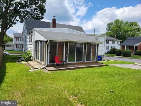 Exterior - 1565 Beale St #101, Marcus Hook, PA 19061 photo 3 of 3
