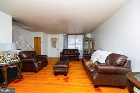 Living - 268 Hampden Rd, Darby, PA 19082 photo 1 of 2