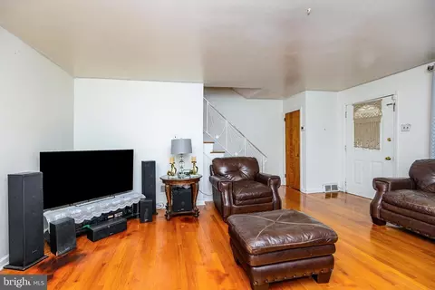 Living - 268 Hampden Rd, Darby, PA 19082 photo 2 of 2