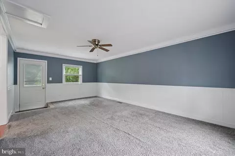 Living - 4410 Pilgrim Ln, Boothwyn, PA 19061 photo 3 of 4