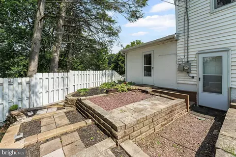 Exterior - 11 Stratford Dr, Springfield, PA 19064 photo 5 of 9