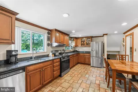 Kitchen - 11 Stratford Dr, Springfield, PA 19064 photo 3 of 3