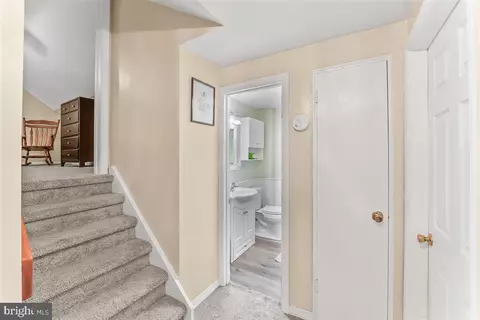 Entry Way - 11 Stratford Dr, Springfield, PA 19064 photo 2 of 2
