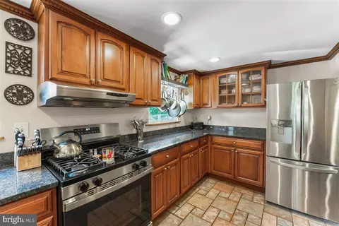Kitchen - 11 Stratford Dr, Springfield, PA 19064 photo 2 of 3